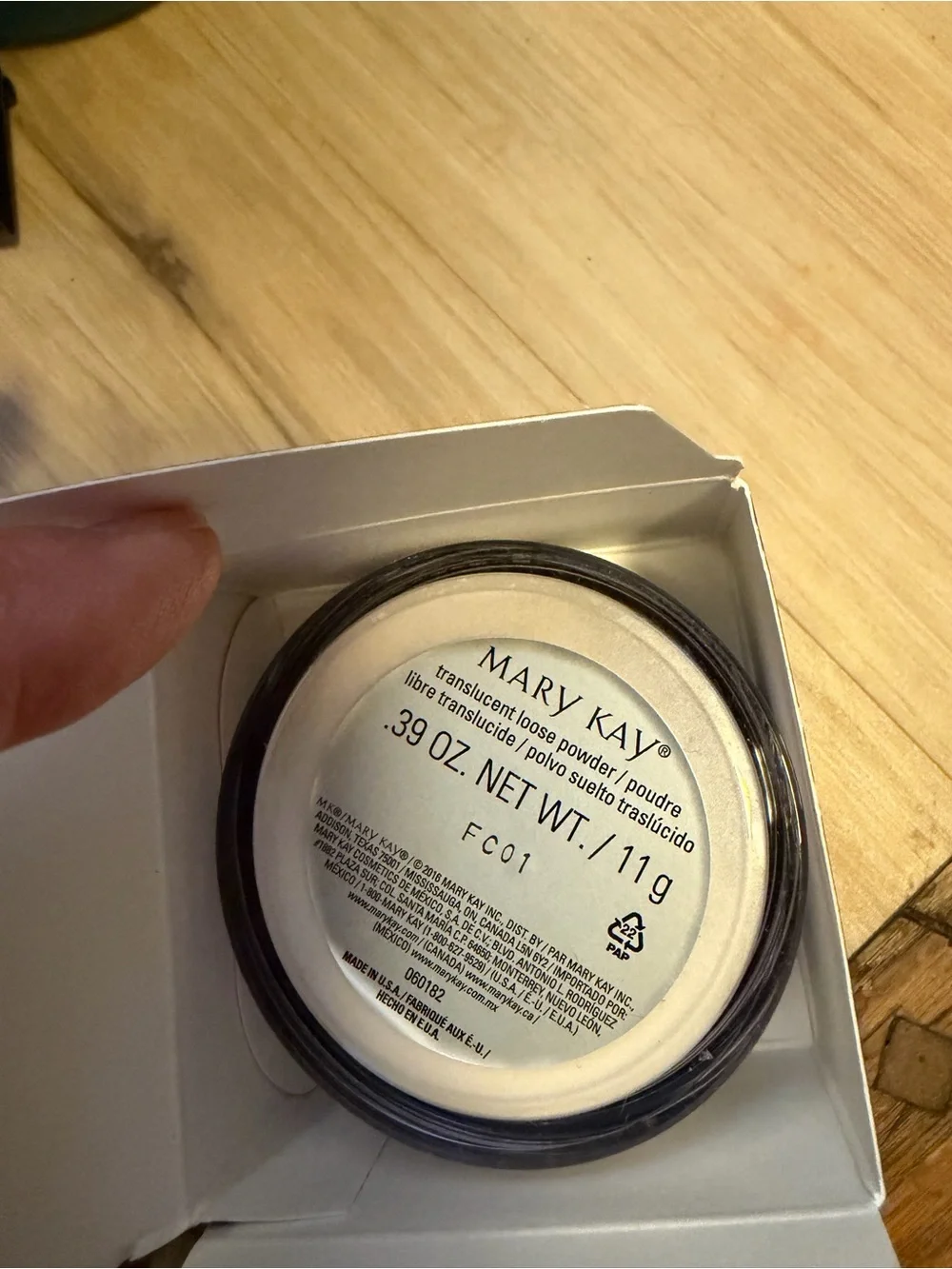 Mary Kay Translucent Loose Powder - New in package!